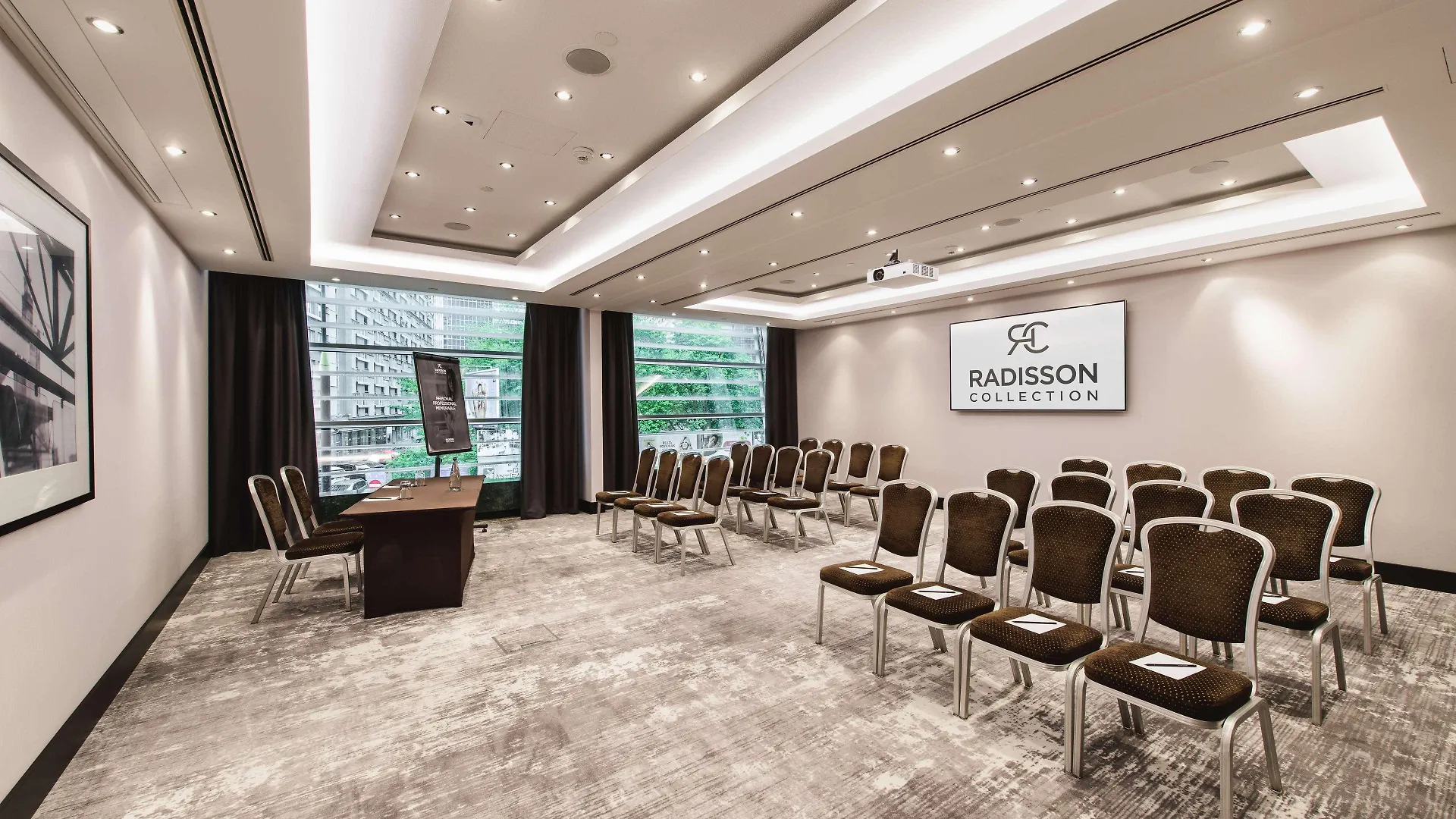 Radisson Collection Hotel, Varsovia 5*,